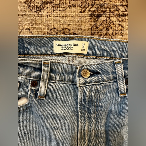 Abercrombie & Fitch
The 90s Straight Ultra High Rise 4 R - Picture 3 of 5